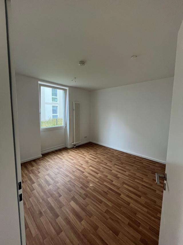 تصویر 2 Zimmer / 55,89 m² – WBS Wohnung mit Terrasse sucht Nachmieter, Maßholderweg 7, EG MIL