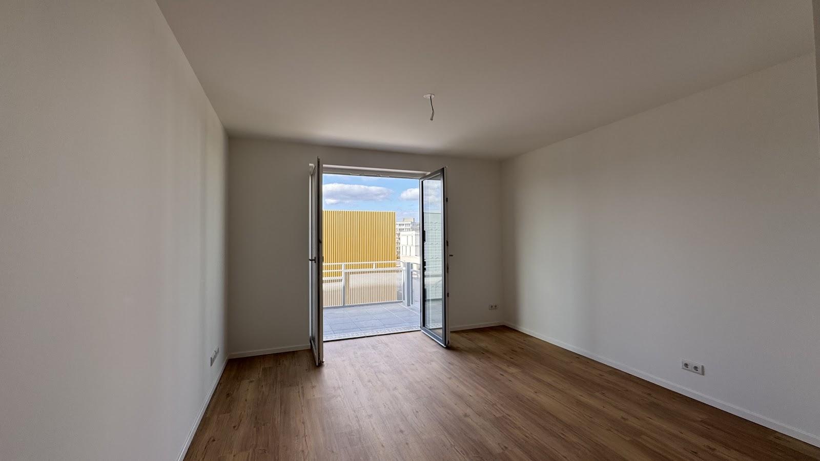 تصویر 2 Zimmer / 52,81 m² – Erstbezug: Helle 2-Zimmer-Wohnung mit Balkon mit WBS 100 für 2 Personen ÜBER 50²!