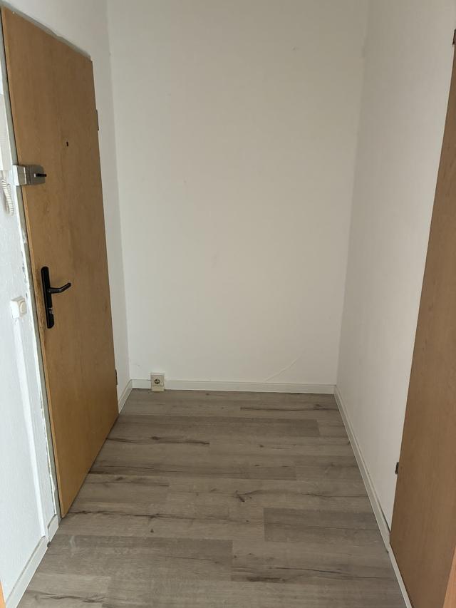 تصویر 1 Zimmer / 32,60 m² – helle 1-Zimmerwohnung in der Rabensteiner Str. 40