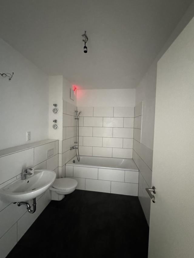 تصویر 1 Zimmer / 41,71 m² – Albert-Kuntz-Str. 52, 3.OG MI, ohne WBS zu vermieten, großer Balkon