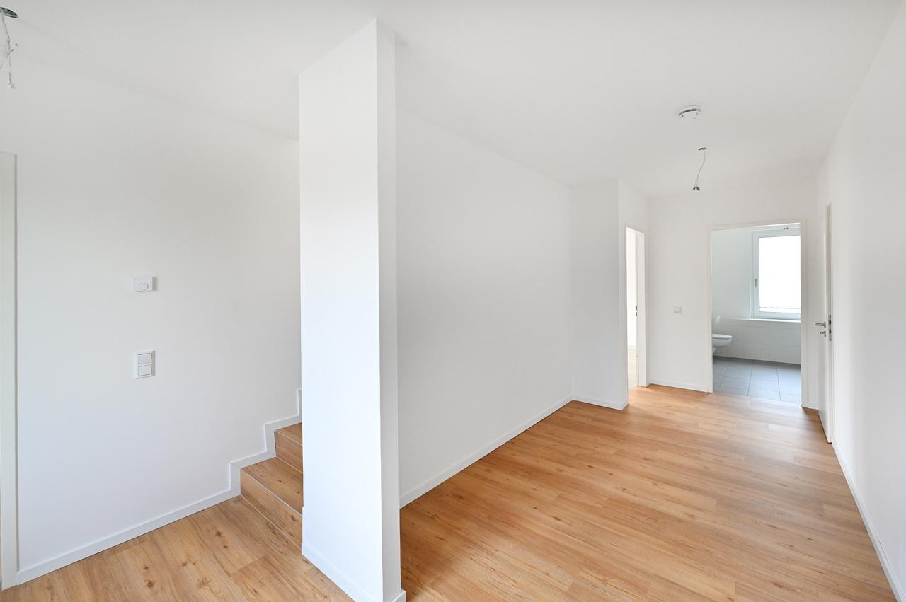تصویر 4 Zimmer / 99,54 m² – Großzügige Maisonette-Wohnung mit Terrasse und Balkon in Altglienicke