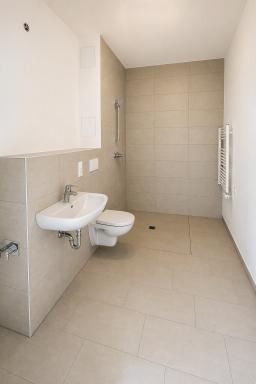تصویر 2 Zimmer / 56,20 m² – Lichtdurchflutet: Erdgeschosswohnung mit Terrasse. WBS 140 erforderlich!